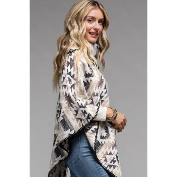 White Combo Bohemian Western Aztec Pattern Knit Poncho w/ Tassels